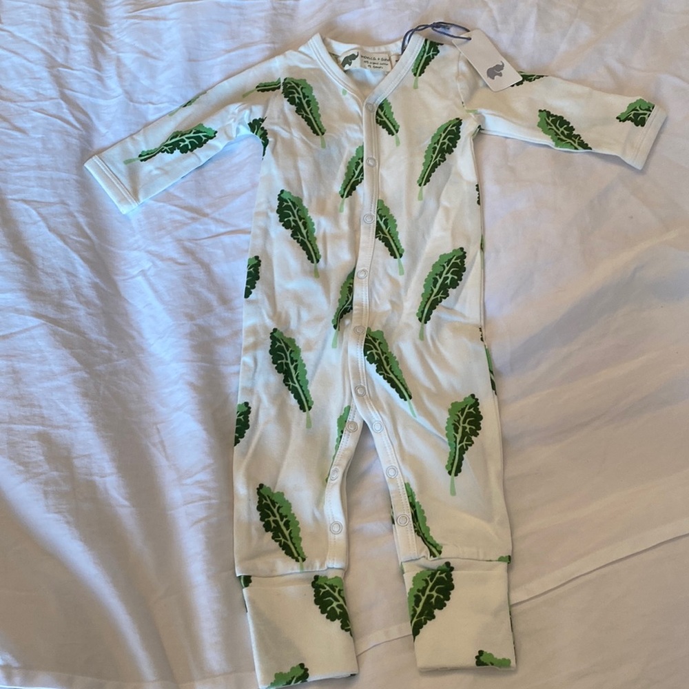 Monica & Andy Baby onesie - lettuce print